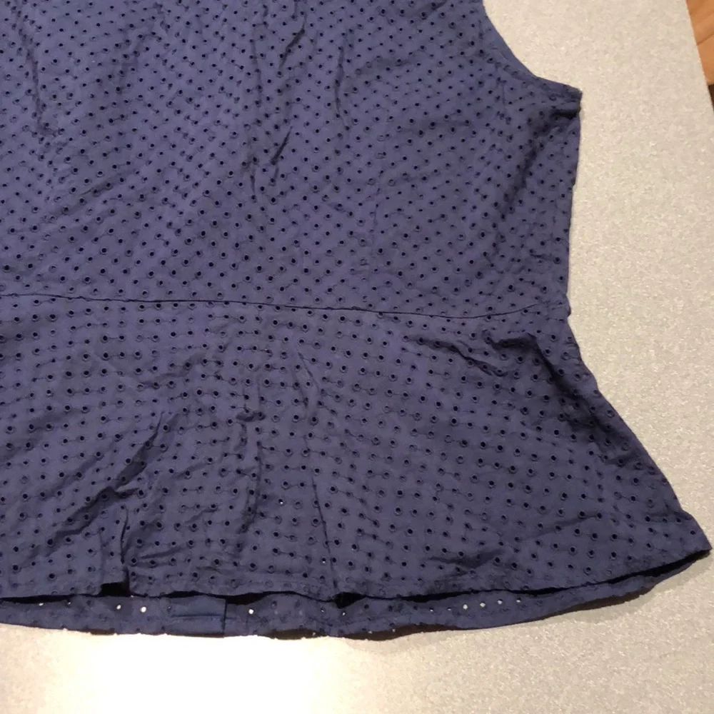 Liz Claiborne Career PM Eyelet Button Down Sleeveless Shirt - Picture 14 of 14